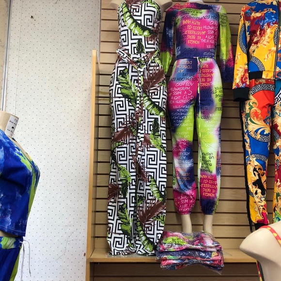 Clothes and Accessories - Picture 11 of 15